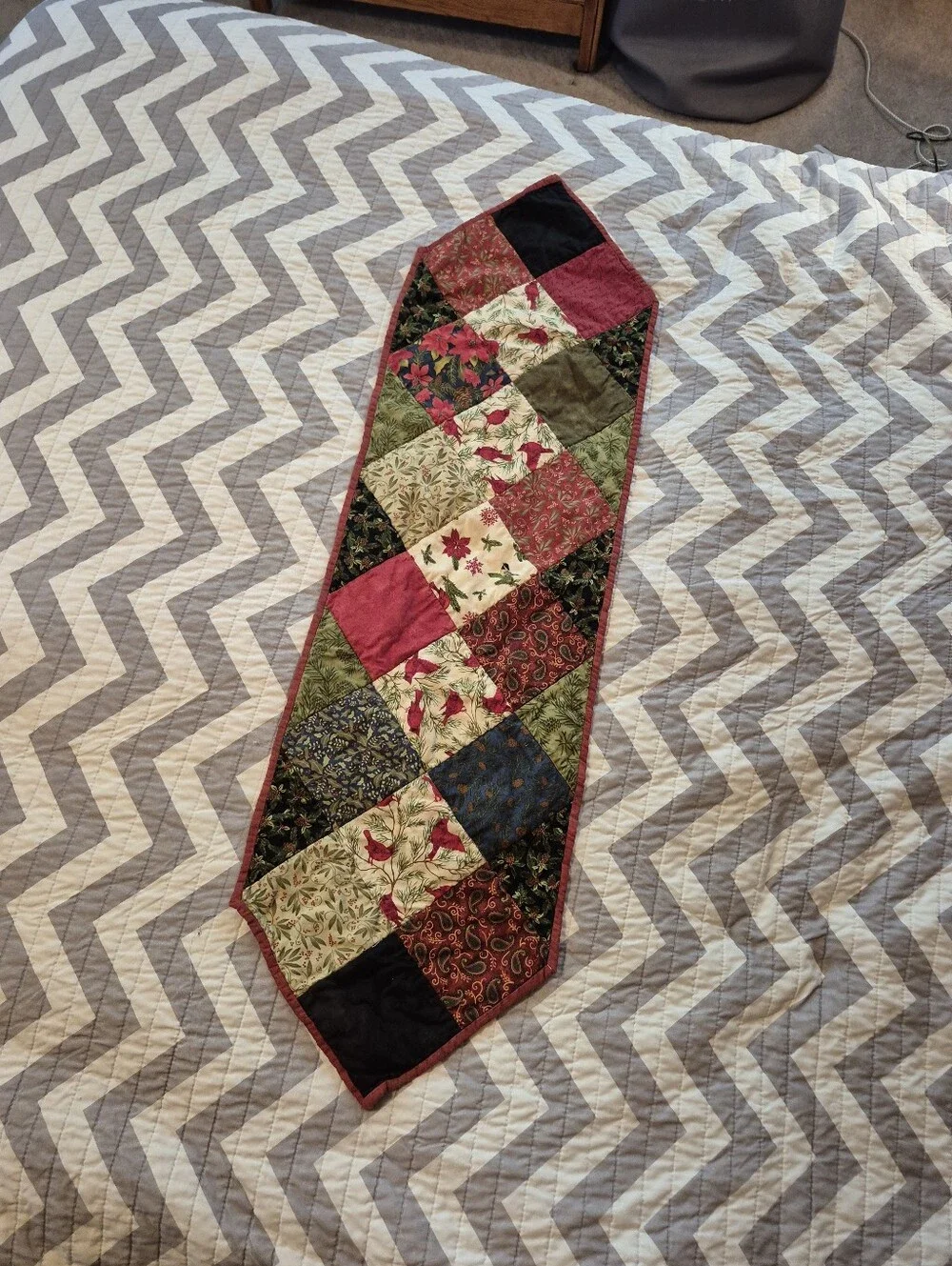 🌿5/$25 Quilted Christmas Cardinal Tablerunner